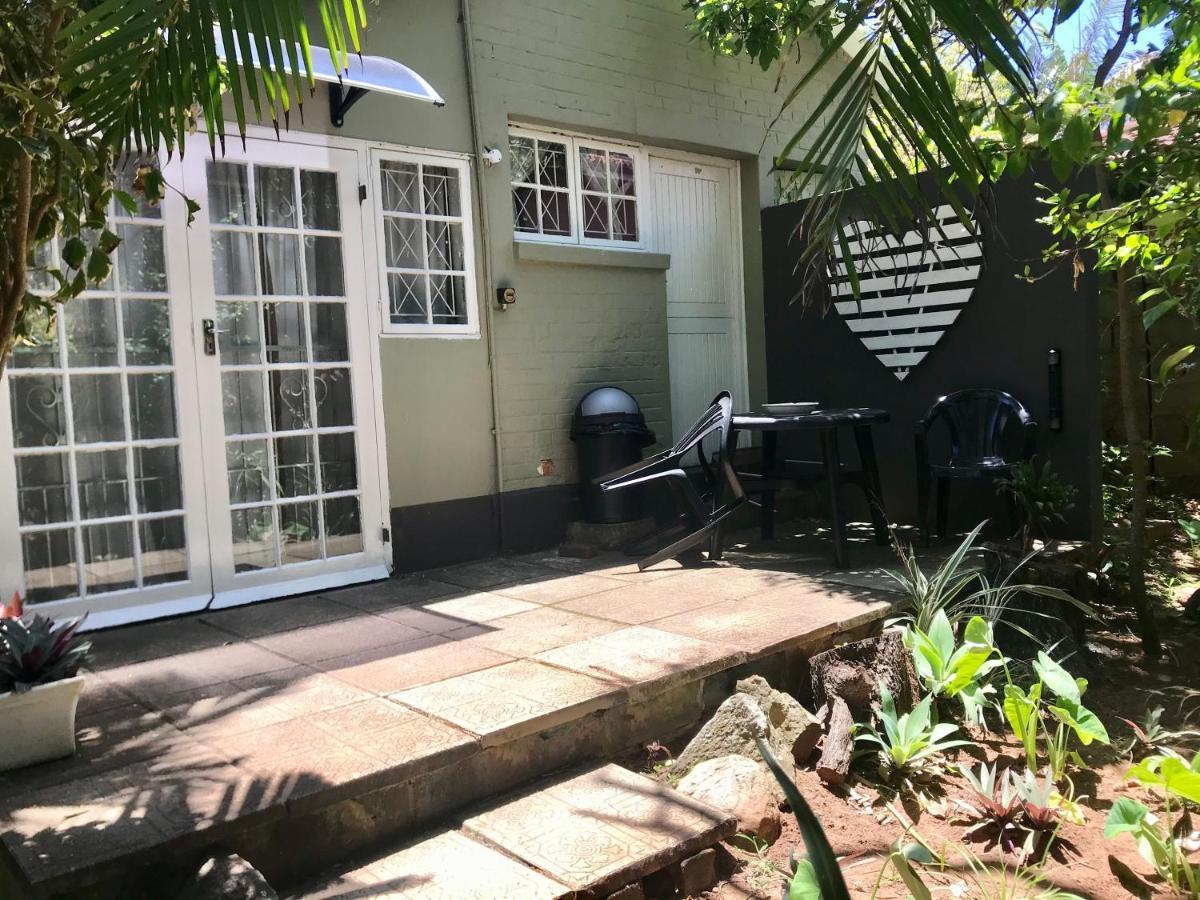 23 Ambleside Holiday Retreat By The Sea Bed & Breakfast Port Shepstone Exterior photo